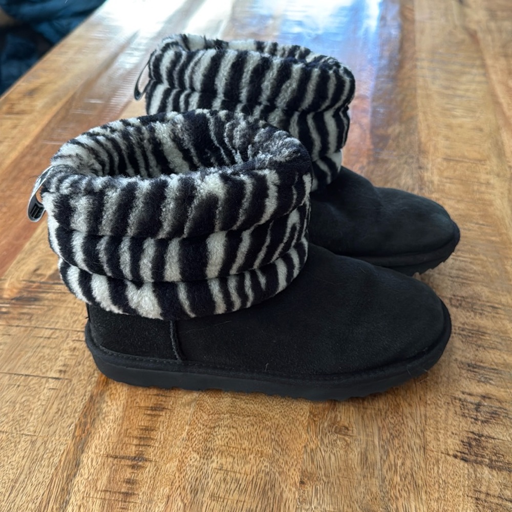 UGG boots girl 4 black and zebra trim